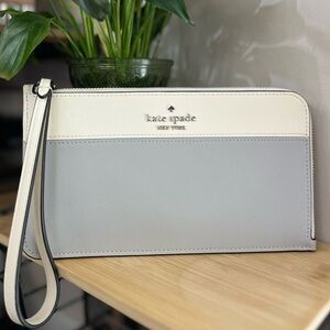 Kate Spade Lucy Medium L-zip Wristlet in light grey and cream.
